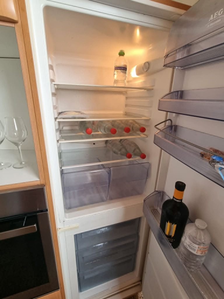 Frigo AEG, Utilisé, 45 à 60 cm, Avec congélateur séparé, Enlèvement