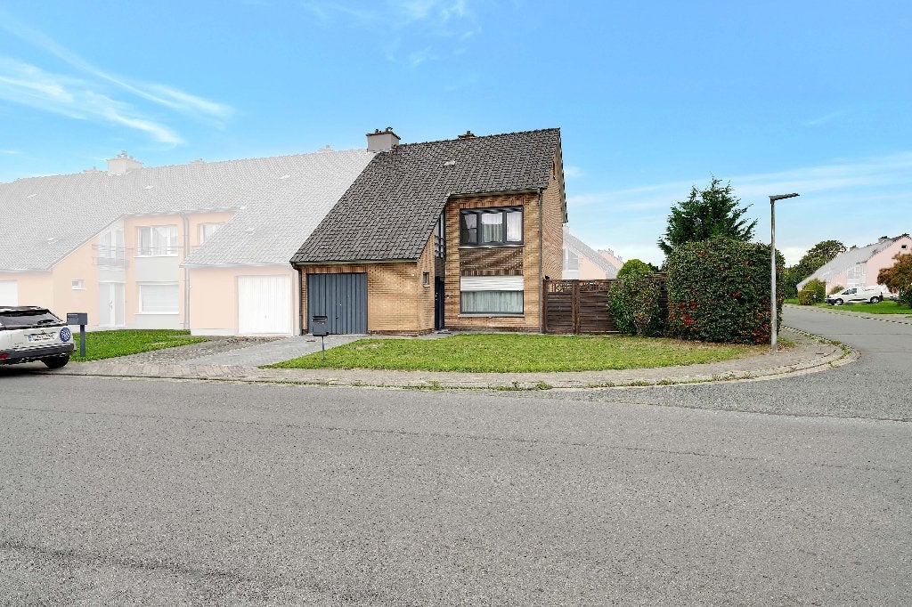 Maison semi-individuelle à rafraichir avec garage, 47016 kWh/an, 111 m², Province de Hainaut, 280 kWh/m²/an