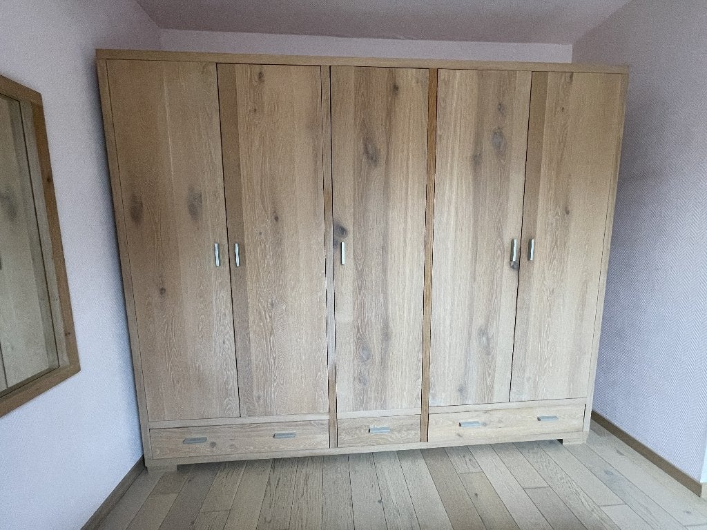 Armoire et commode en bois, 250 à 300 cm, Comme neuf, Enlèvement, 200 cm ou plus