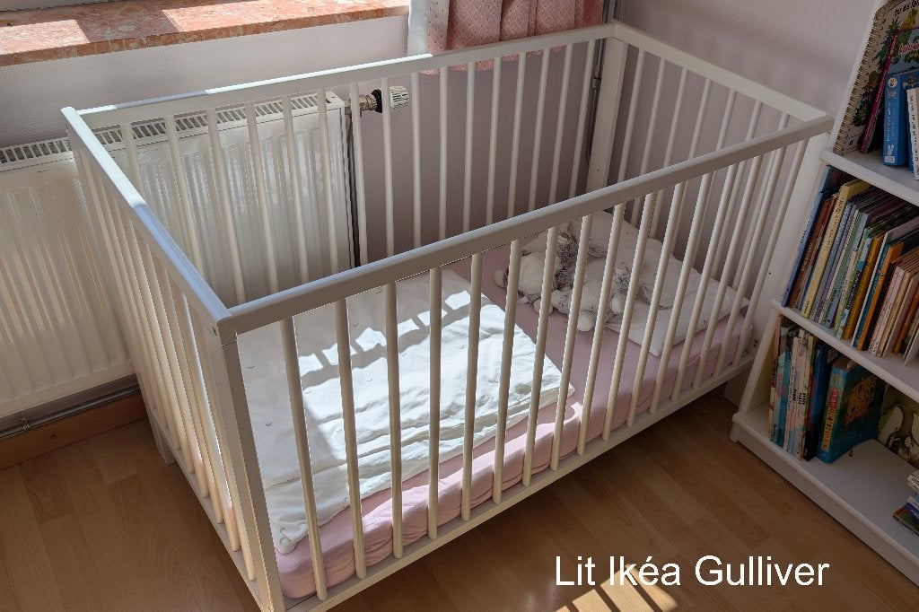 Babybed + matras + matrasbeschermer (IKEA), Kinderen en Baby's, Kinderkamer | Bedden, Zo goed als nieuw, Minder dan 140 cm, Minder dan 70 cm