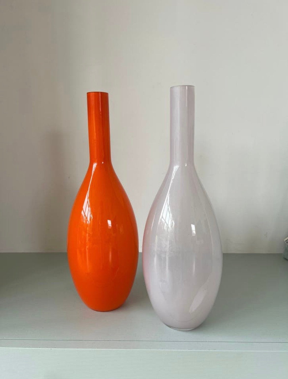 Retro oranje en witte vaas, Maison & Meubles, Accessoires pour la Maison | Vases, Enlèvement, Comme neuf, Multicolore, Verre