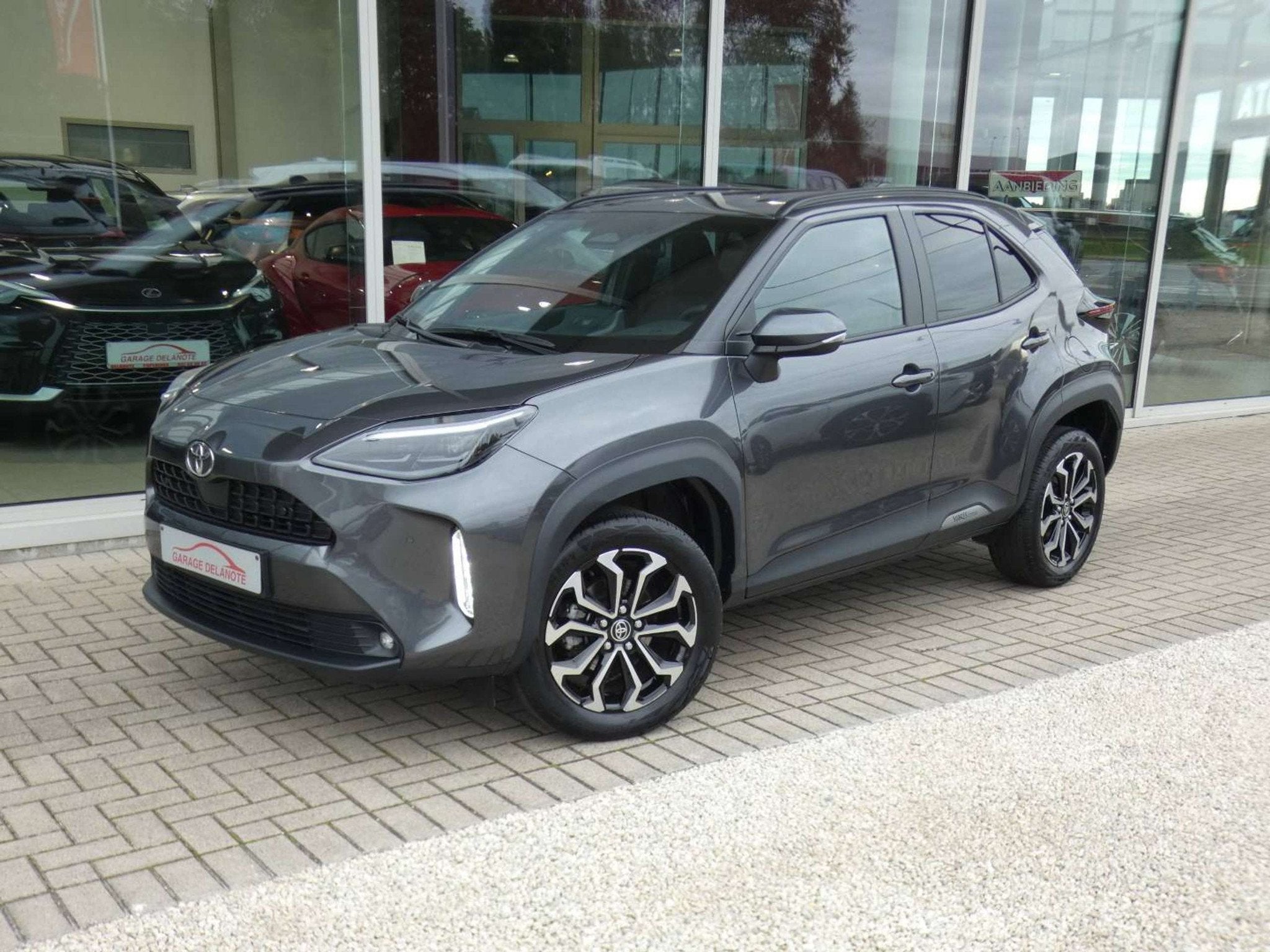 Toyota Yaris Cross Hybrid +Parkeersensoren V&A +Dodehoek +Ze, Argent ou Gris, Achat, Noir, 5 portes