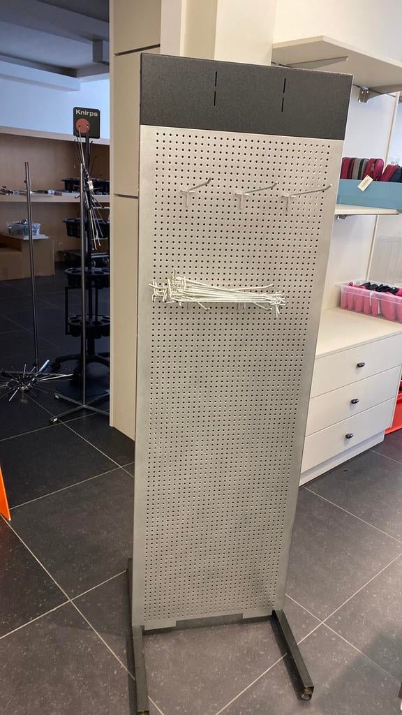 Metalen presentatie stand met haken, Ophalen