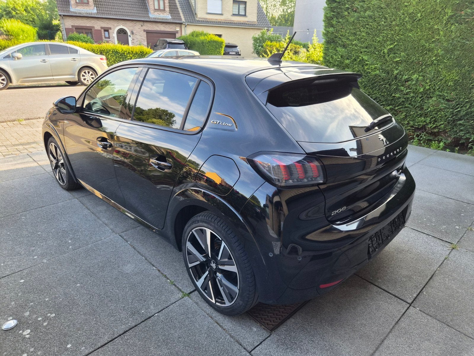 Peugeot 208 1.2i - GT Line / GPS / FULL LED / CAMERA / SPORT, Cuir, Achat, Entreprise, Noir