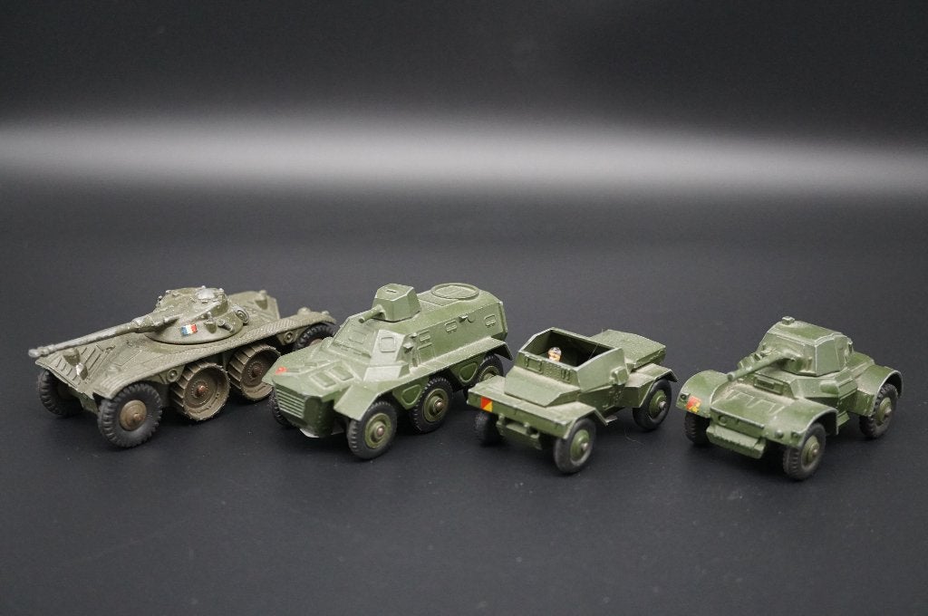 4 véhicules Dinky Toys Scout et blindés - TOP vintage, Enlèvement ou Envoi