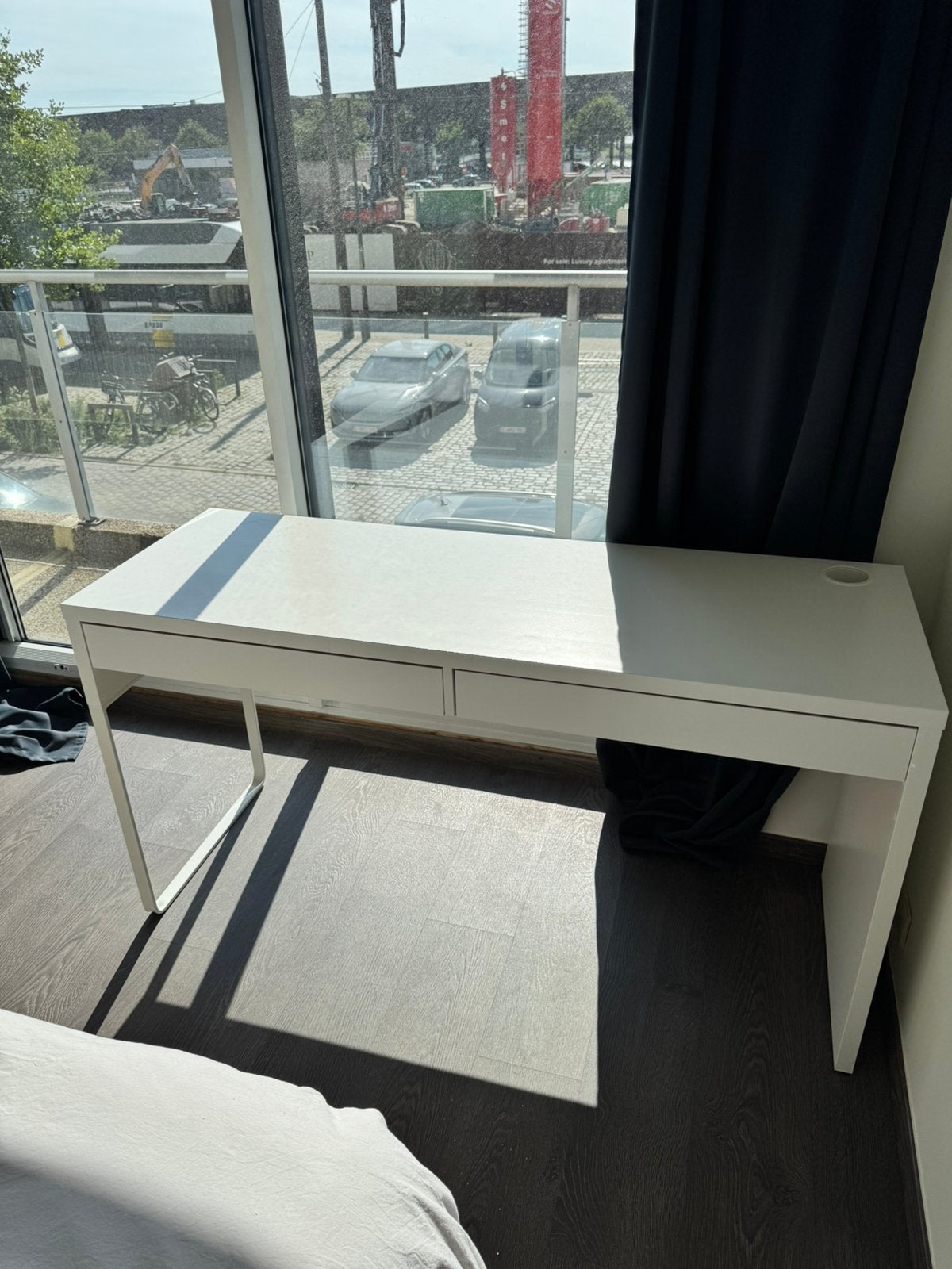 Modern wit bureau, zo goed als nieuw, Jardin & Terrasse, Enlèvement, Comme neuf