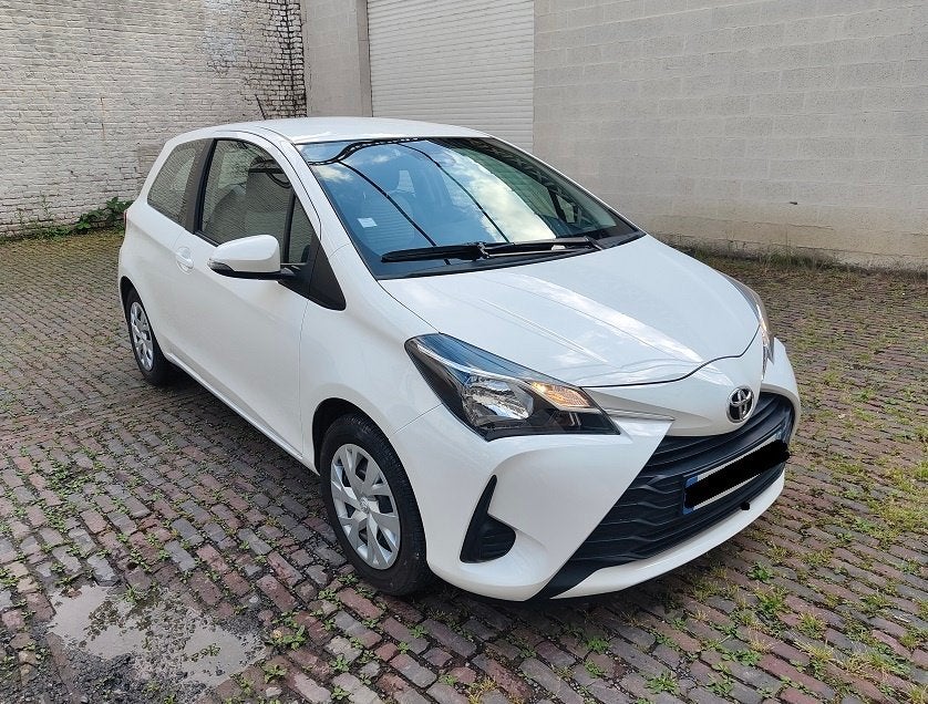 Toyota Yaris III - 7860 km - Nieuwstaat, Auto's, Toyota, Particulier, Yaris, Benzine, Euro 6, Berline, 3 deurs, Handgeschakeld