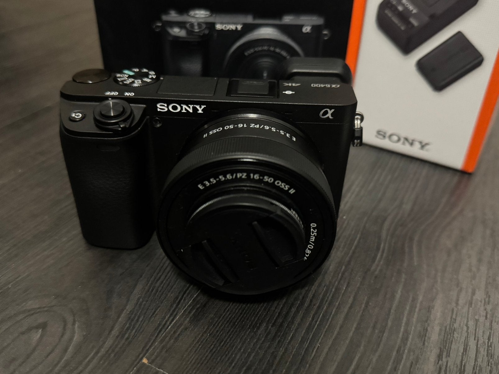 Sony a6400 kit - 2 batterijen - 1276 clicks, Enlèvement, Comme neuf, Sony