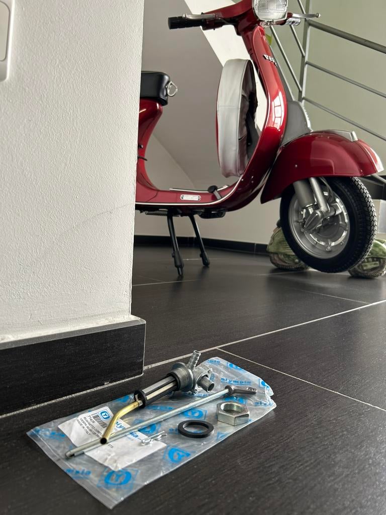 Robinet d’essence complet vespa 50/125, Enlèvement ou Envoi