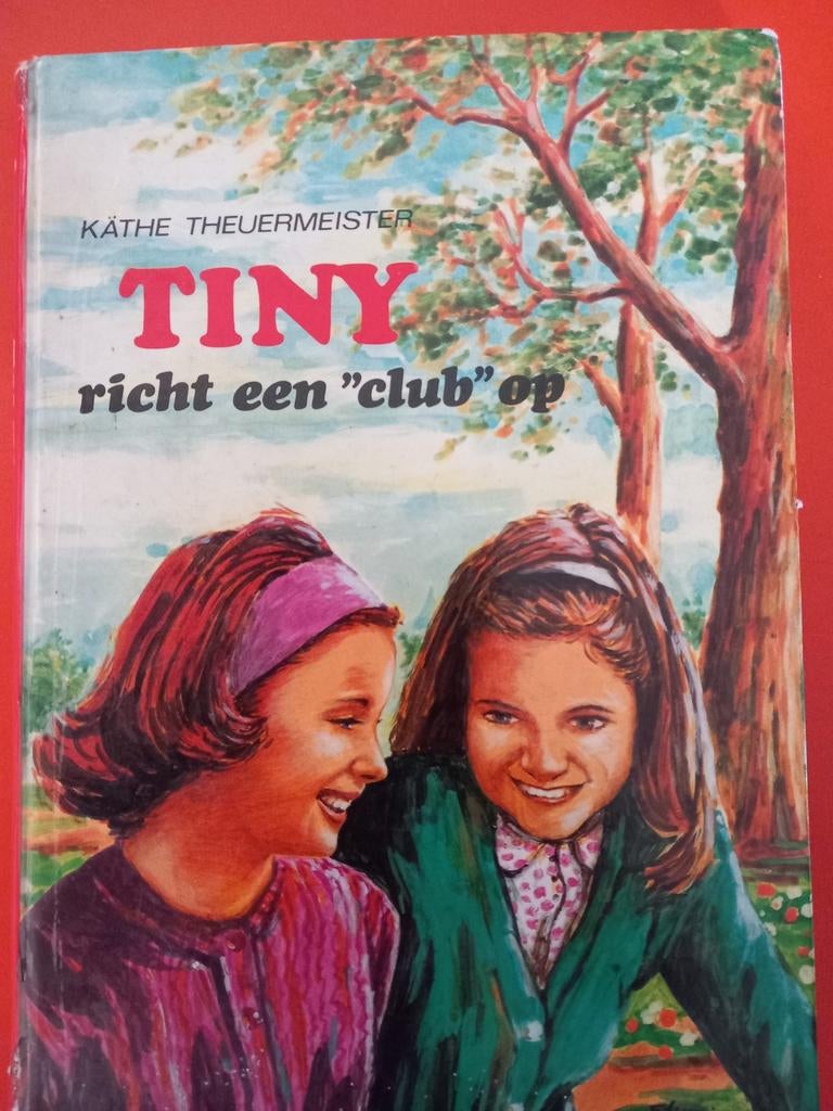 Vintage Boek - Tiny richt een club op -> 2€, Boeken, Gelezen, Ophalen of Verzenden, Kathe Theuermeister, Fictie
