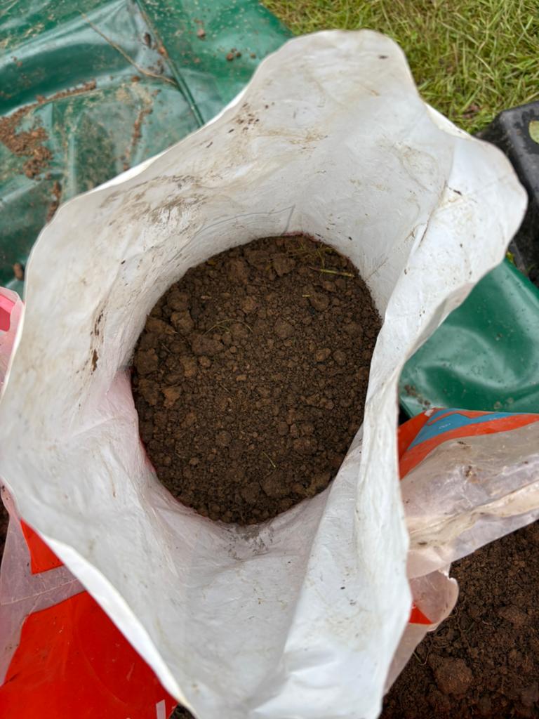 Terre de jardin, Enlèvement, Comme neuf