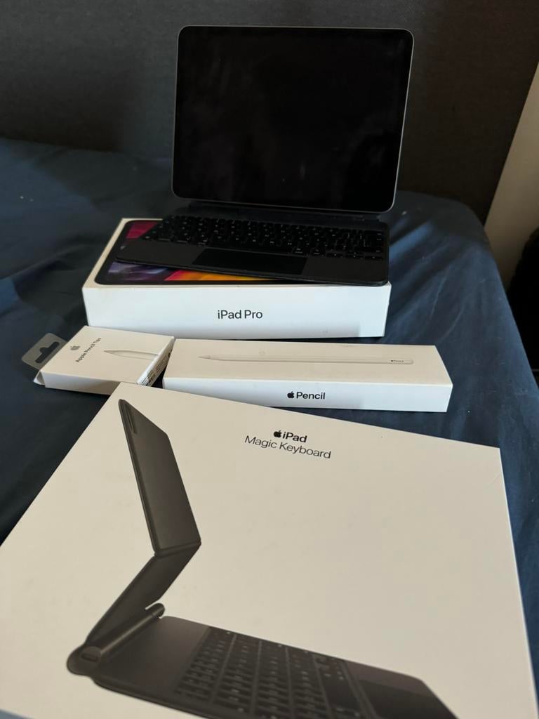 iPad Pro M1 128 Go + clavier magique Apple + Apple Pencil, Enlèvement, Comme neuf, Apple iPad, 128 GB