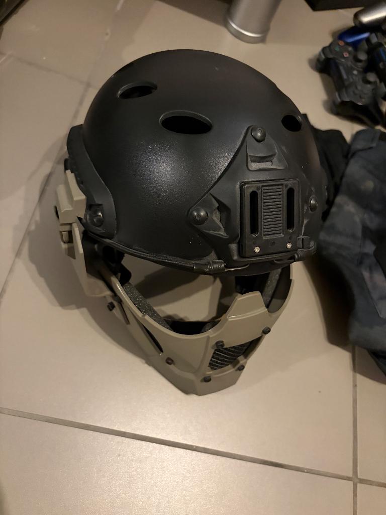 Airsoft helm, bril, mondbeschermer en combat shirt, Ophalen of Verzenden, Nieuw