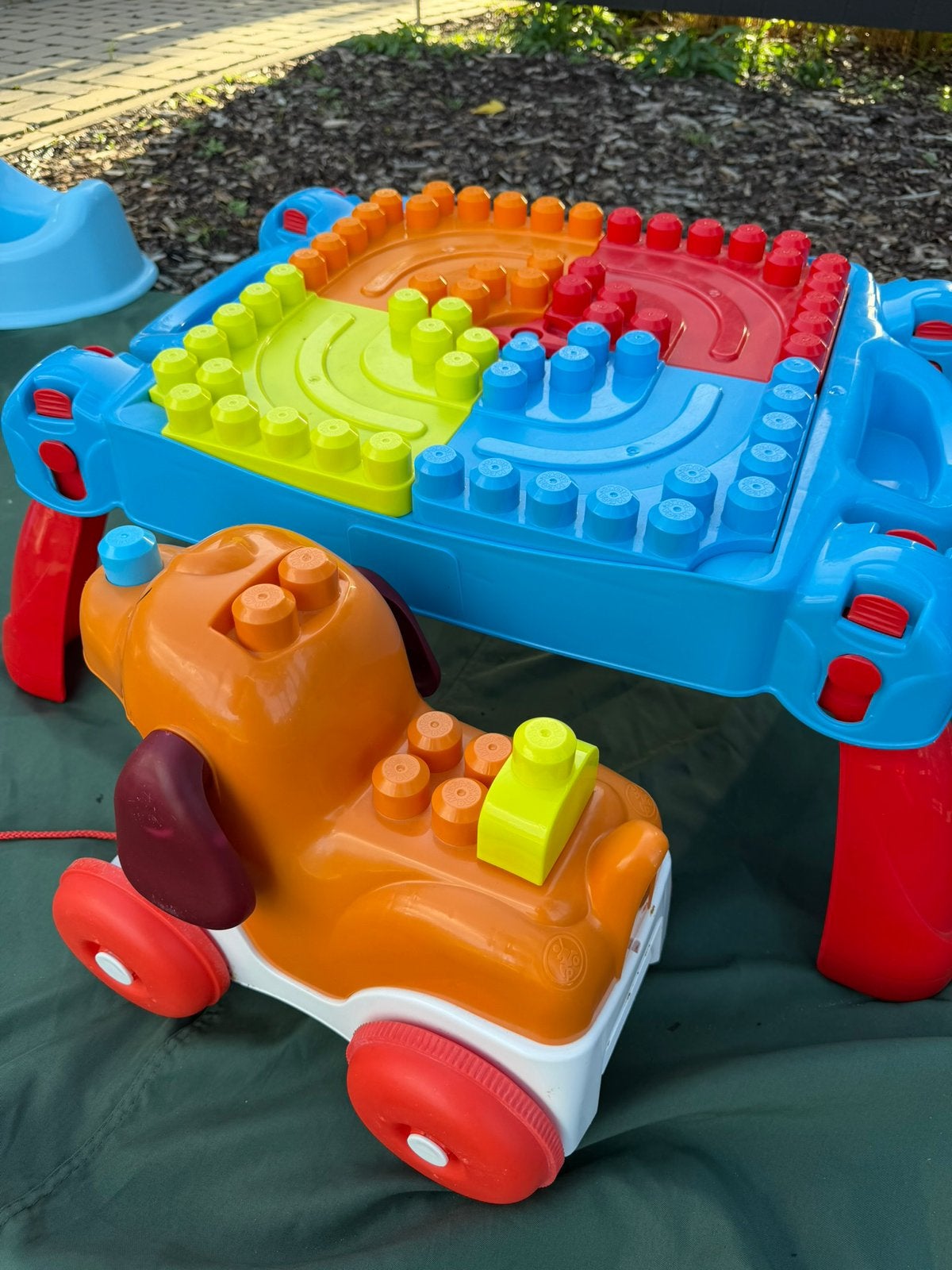 Blokkentafel met hond, Ophalen, Zo goed als nieuw