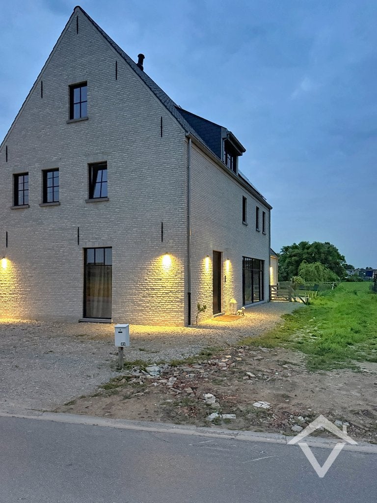 Alleenstaande woning met 5 slaapkamers te Zarren, 500 tot 1000 m², 5 kamers, Vrijstaande woning, Kortemark