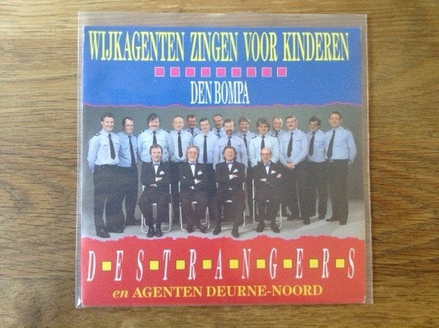 single de strangers, Cd's en Dvd's, 7 inch, Ophalen of Verzenden, Beschermende buitenhoes, Nederlandstalig