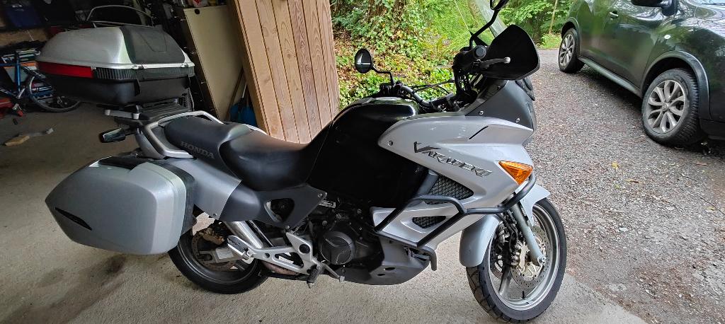 Varadero 1000cc, Motos, Motos | Honda, Poignées chauffantes, Tourisme, Occasion, Plus de 35 kW
