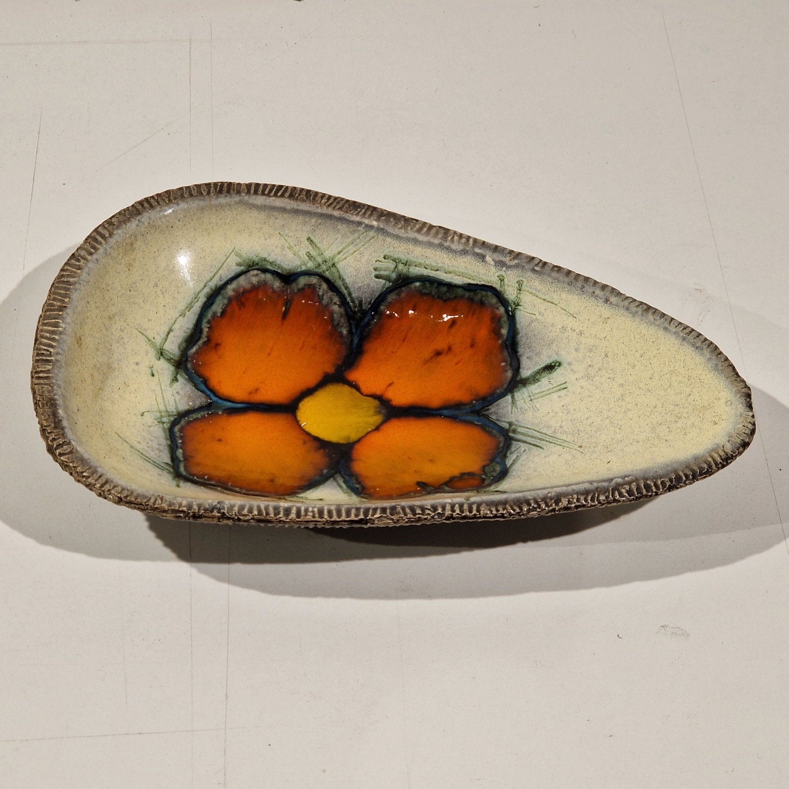 Jan van erp , keramische schaal , bloem motief, Antiek en Kunst, Ophalen of Verzenden