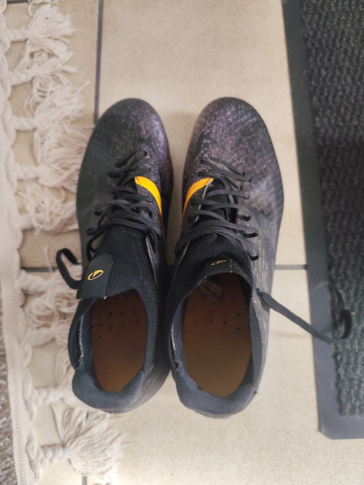 Decathlon Voetbalschoenen, Sport en Fitness, Voetbal, Ophalen, Zo goed als nieuw, Schoenen