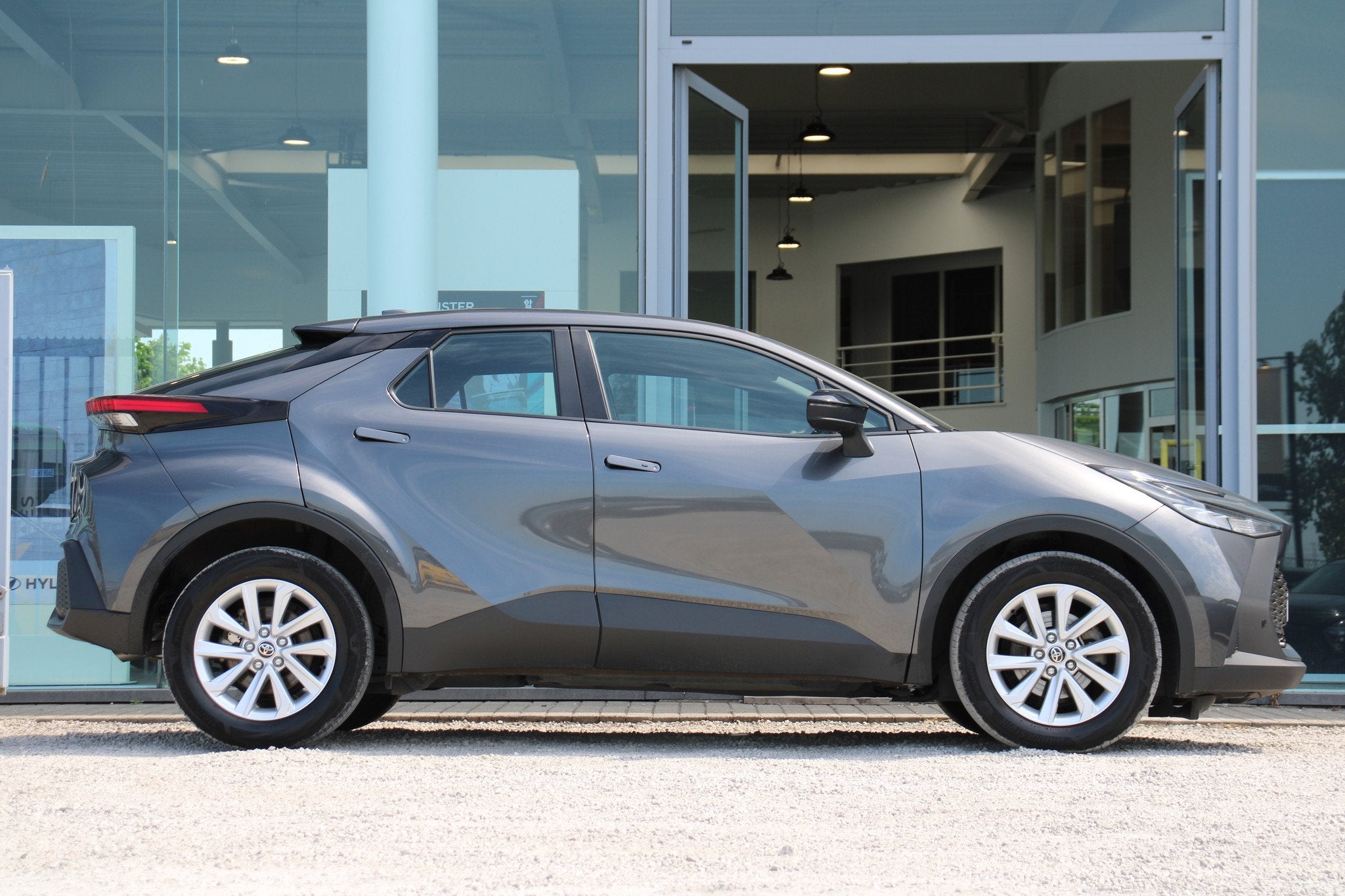 Toyota C-HR 1.8 Hybride Automaat *GARANTIE TOT 2034*, Autos, Argent ou Gris, Achat, Entreprise, Noir