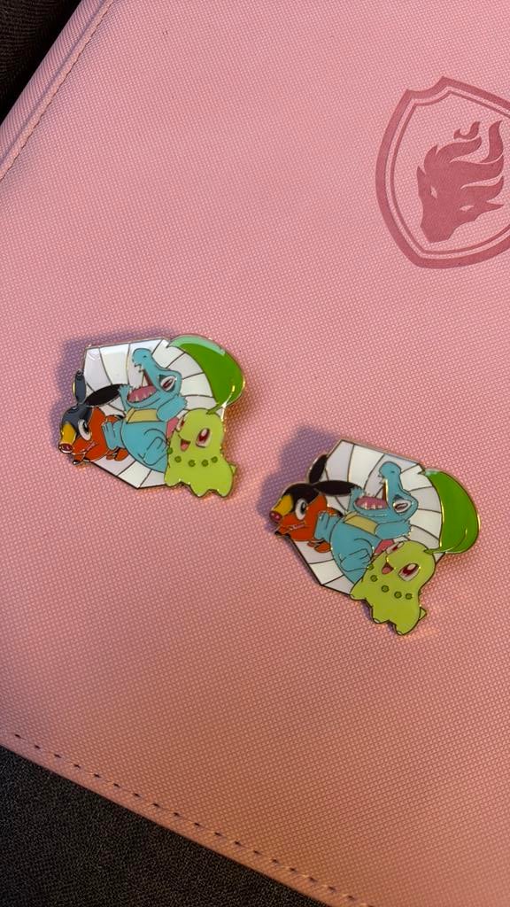 2 pokemon collection pins, Verzamelen, Ophalen