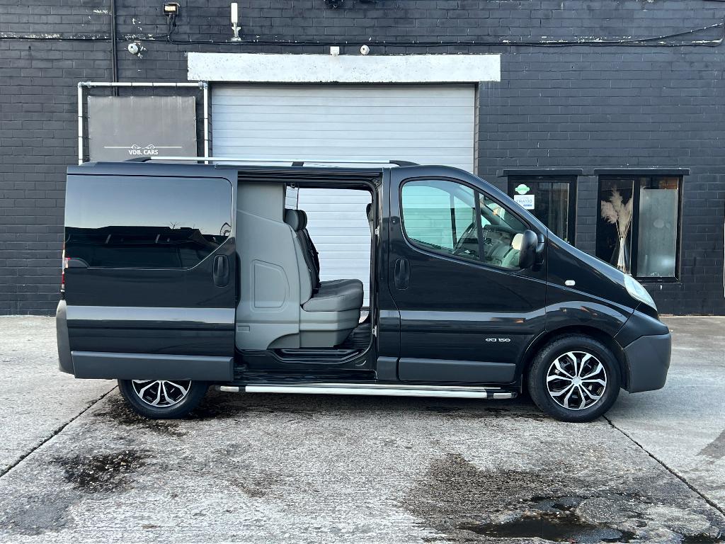 Nissan primastar / 6zit / LICHTEVRACHT / airco, Auto's, Bestelwagens en Lichte vracht, Bedrijf, Diesel, Radio, Te koop