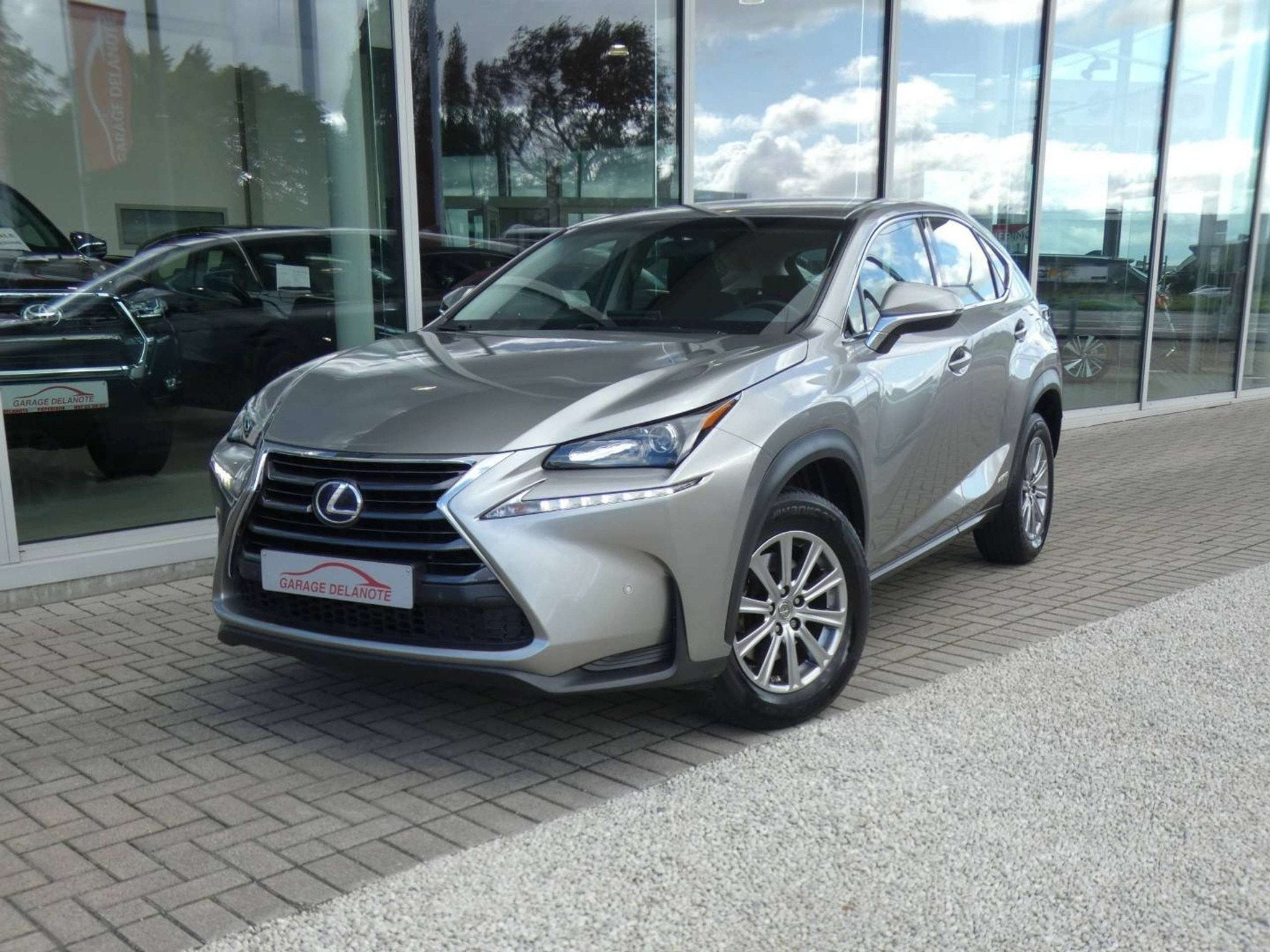 Lexus NX 300h Hybrid Business +Afneembare trekhaak +Parkeers, Autos, https://public.car-pass.be/vhr/123456789123456, 116 g/km