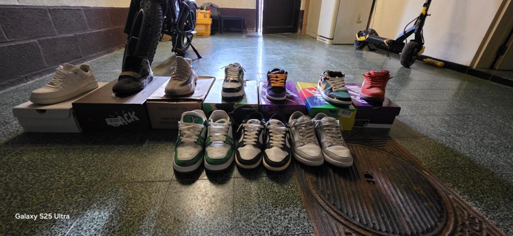 10 paar schoenen, Enlèvement