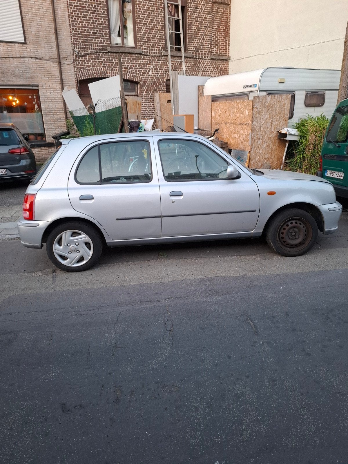 Grijs nissan micra 1,4l  16v voor stukken, Auto's, Nissan, Voorwielaandrijving, Stof, Micra, Handgeschakeld