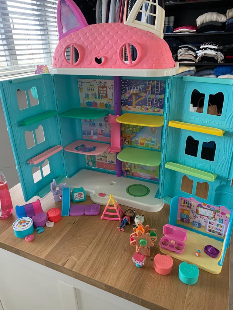 Gabby's Poppenhuis Gabby's Magische Poppenhuis, Enfants & Bébés, Jouets | Maisons de poupées, Enlèvement, Comme neuf, Maison de poupées