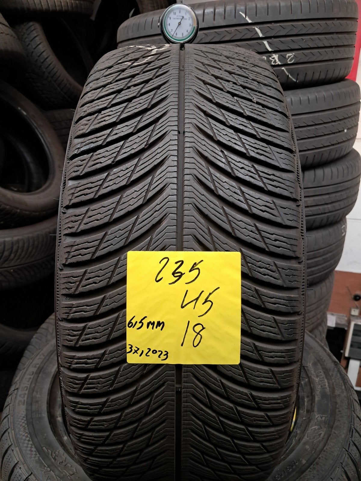 2354518 235/45/18 235/45r18 Démo hivernale, Enlèvement