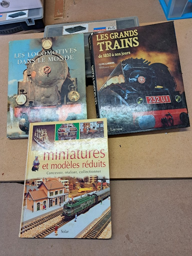 Lot de livres.Trains,trams,.., Enlèvement, Utilisé, Livre, Revue ou Catalogue