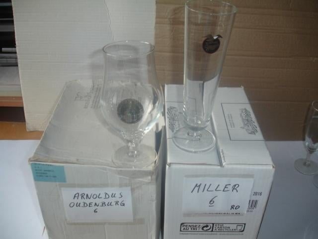 6 + 6 bierglazen Arnoldus 33cl en Miller voor € 2,00, Collections, Marques de bière, Comme neuf, Verre ou Verres, Autres marques