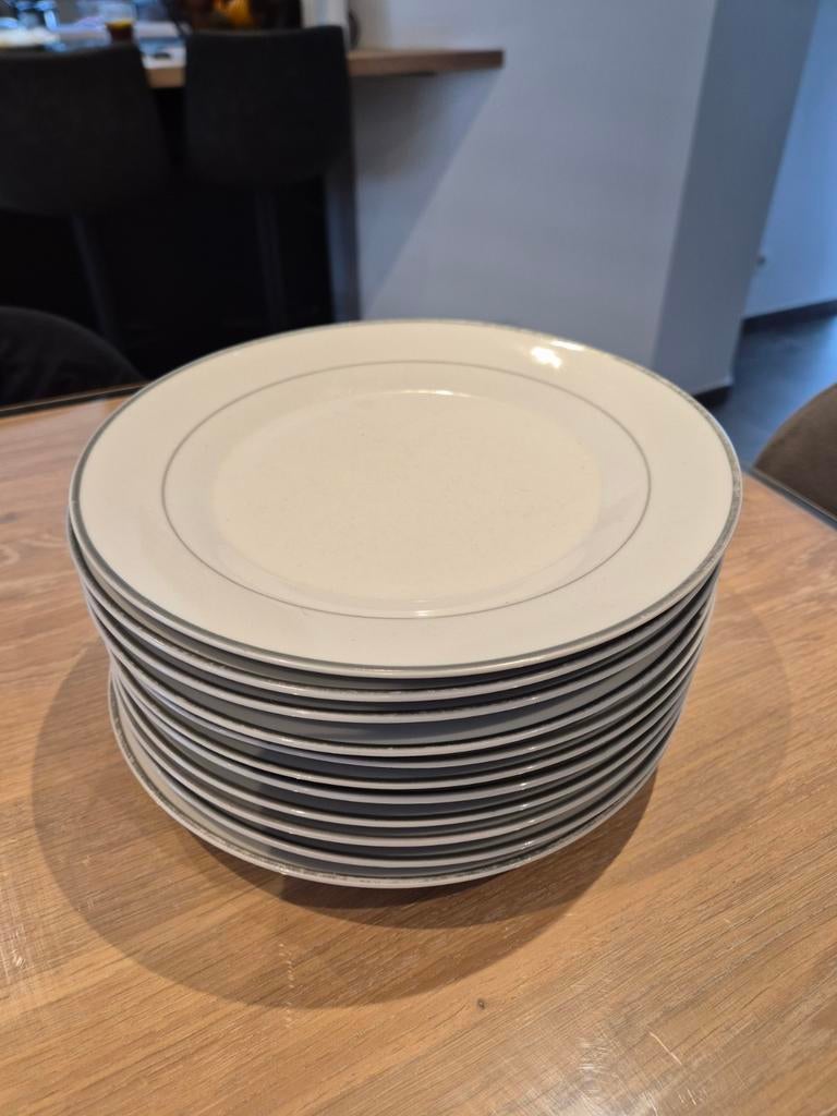 11 borden voor het diner, Ophalen of Verzenden