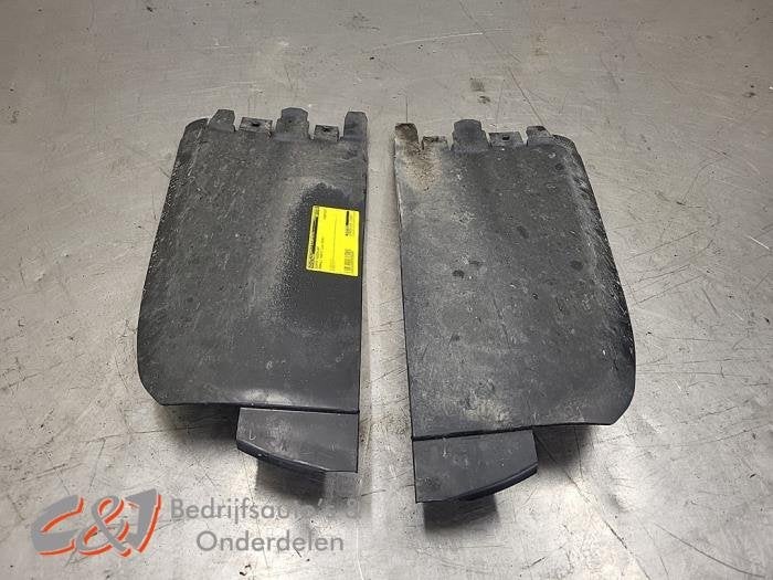 Bumper onderplaat van een Renault Trafic, Gebruikt, -, Renault, -