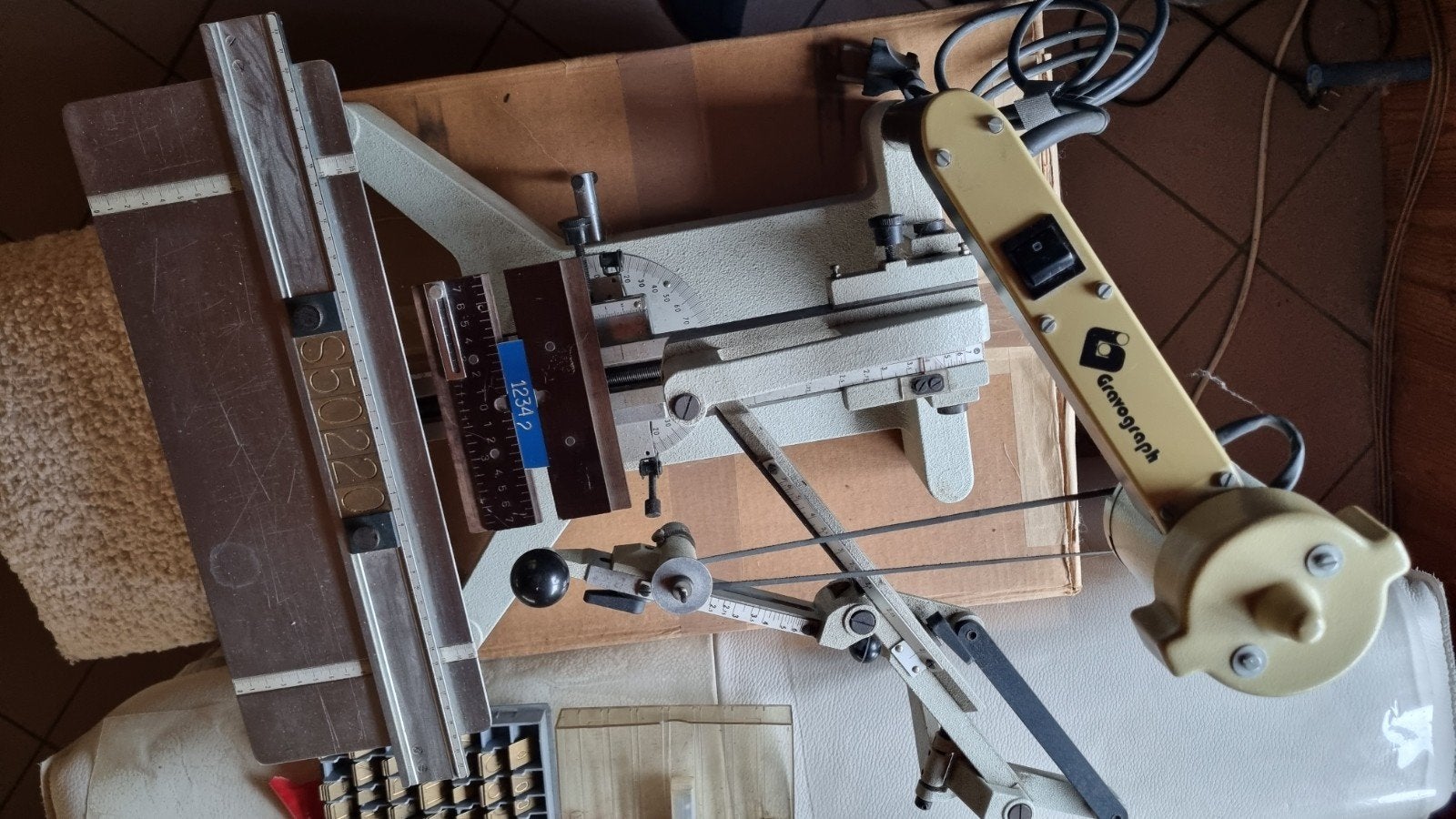 Gravograph machine met letterset, Doe-het-zelf en Bouw, Ophalen