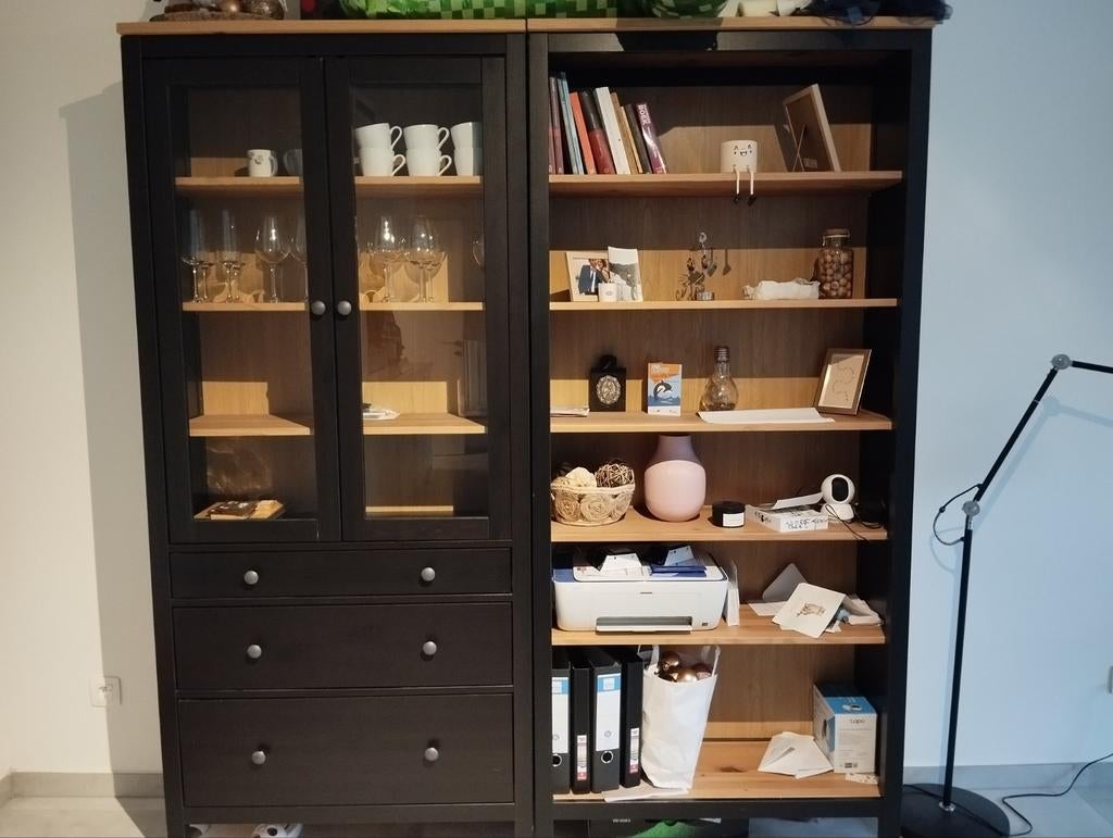 Vitrinekast en boekenkast ikea, moeten weg wegens verhuis, Ophalen