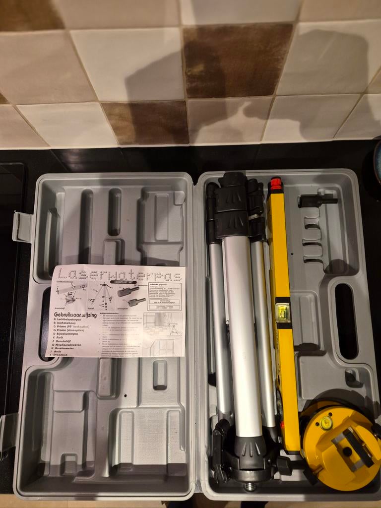 Laserwaterpas set met statief en accessoires, Doe-het-zelf en Bouw, Ophalen