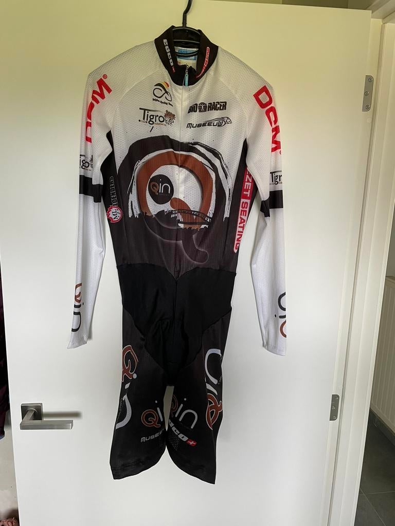 Tijdritpak Qin cycling team 2010, Fietsen en Brommers, Ophalen of Verzenden, Nieuw