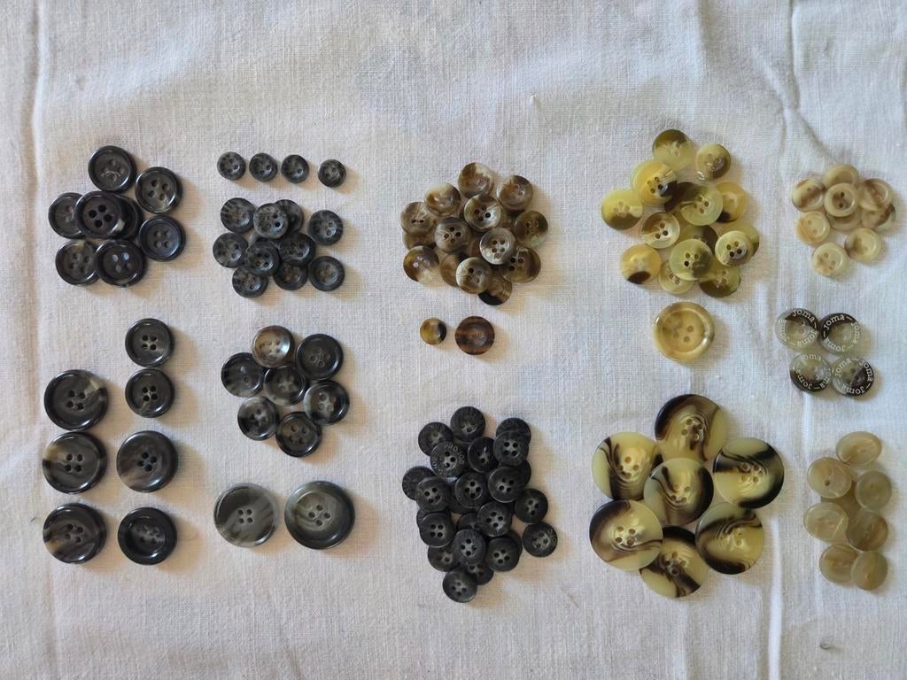 Ensemble de boutons chinés gris kaki, Enlèvement ou Envoi, Comme neuf
