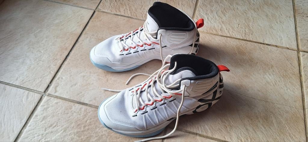 Chaussures de basket-ball pour hommes/femmes, Sports & Fitness, Basket, Comme neuf, Enlèvement ou Envoi