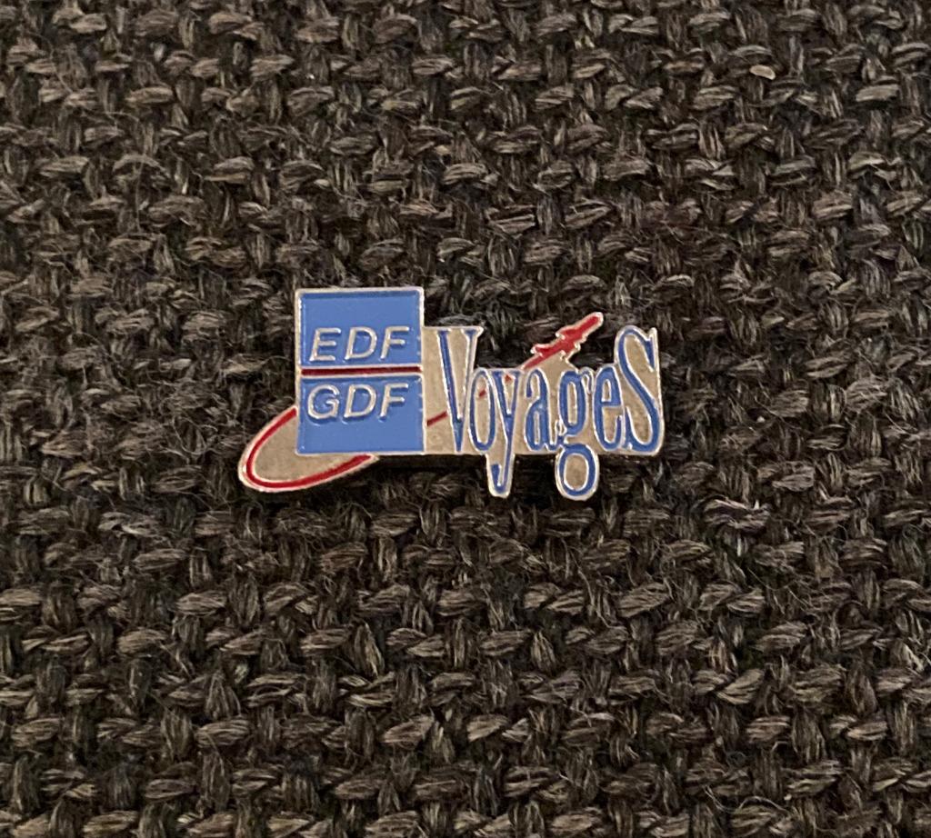 PIN - EDF GDF VOYAGES, Envoi, Utilisé, Autres sujets/thèmes, Insigne ou Pin's