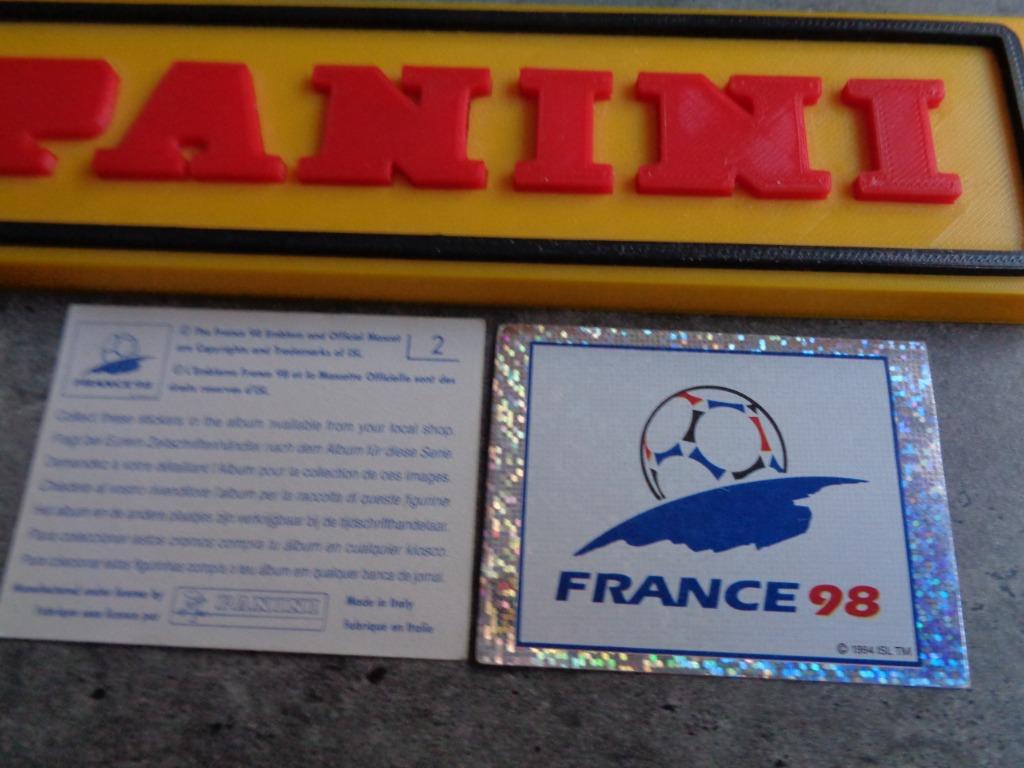 PANINI VOETBAL STICKER WORLD CUP 98  FRANCE  WK EMBLEEM   1X, Ophalen of Verzenden, Sticker