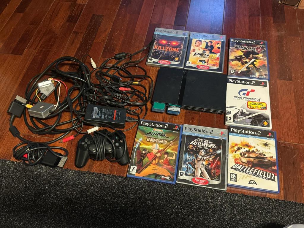 PlayStation 2-set met verschillende games en accessoires, Zwart, Met games, Ophalen of Verzenden, Zo goed als nieuw