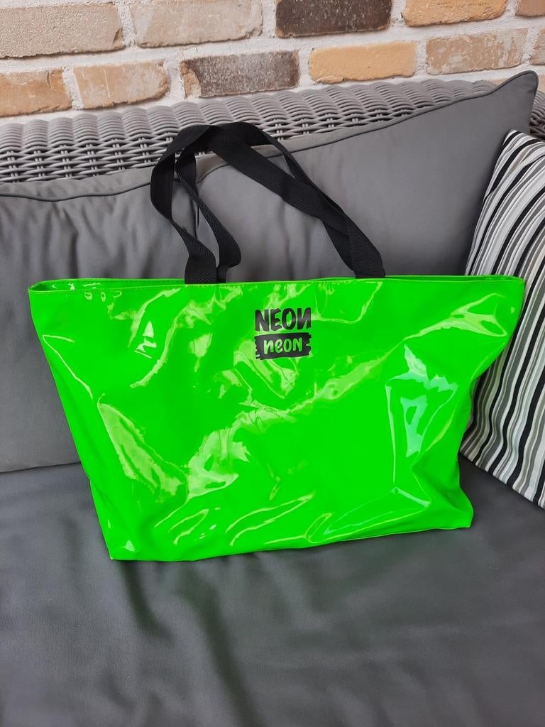Heel ruime handtas, neon groen, Handtassen en Accessoires, Tassen | Damestassen, Ophalen of Verzenden, Zo goed als nieuw, Groen