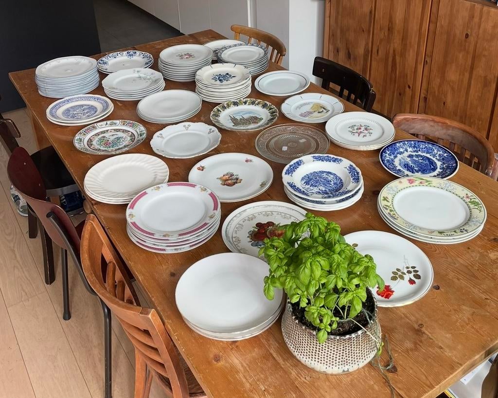 Vintage borden (160) - potten (40) - sauskommen (50), Ophalen
