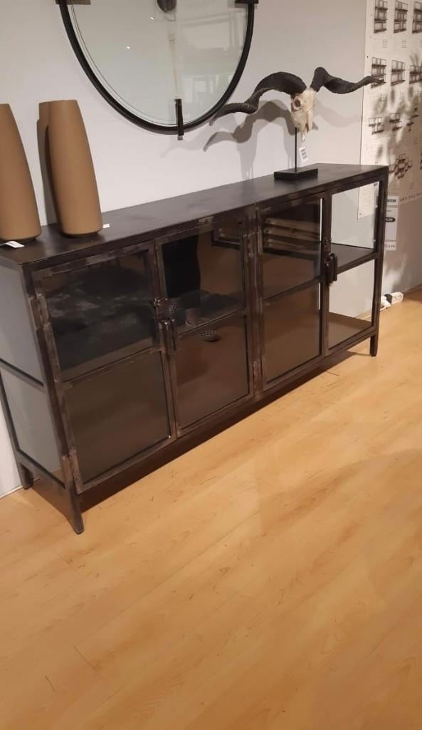 Dressoir - Kast - Metaal - Glas, Ophalen, Met deur(en), 150 tot 200 cm, Zo goed als nieuw