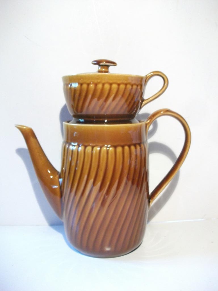 Cafetière Boch Trianon avec porte-filtre, 6 soucoupes, Antiquités & Art, Antiquités | Services (vaisselle) pièces, Enlèvement