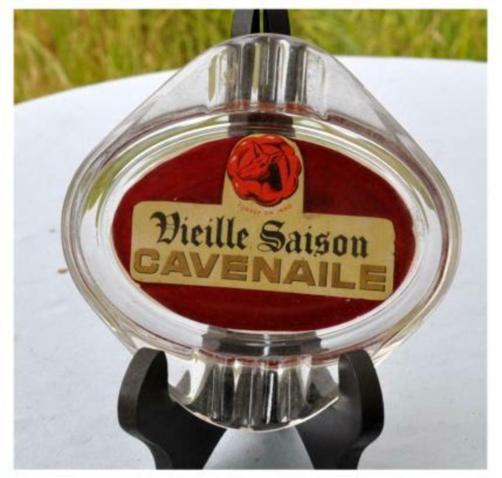 §cendrier en verre vieille saison cavenaille fond rouge (2-7, Ophalen of Verzenden, Zo goed als nieuw, Overige typen, Overige merken