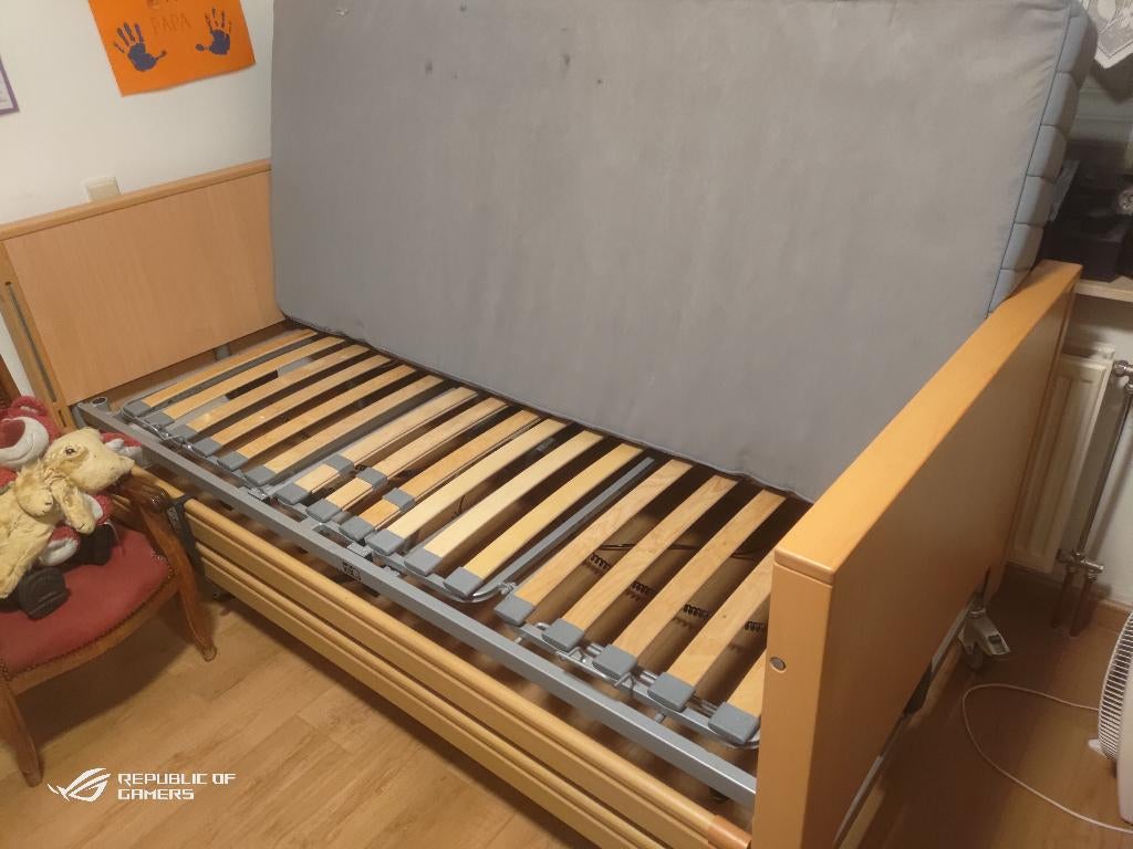 Lit médicalisée + chaise roulante sur-mesure grand taille, Enlèvement, Pliant, Utilisé, Fauteuil roulant électrique